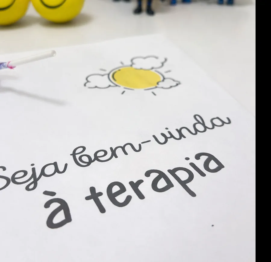 Folha de papel com um sol desenhado e a frase Seja bem-vinda à terapia